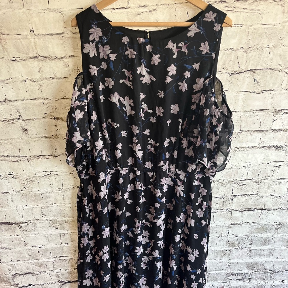 NWT 20 lane Bryant purple floral cold shoulder tie waist dress